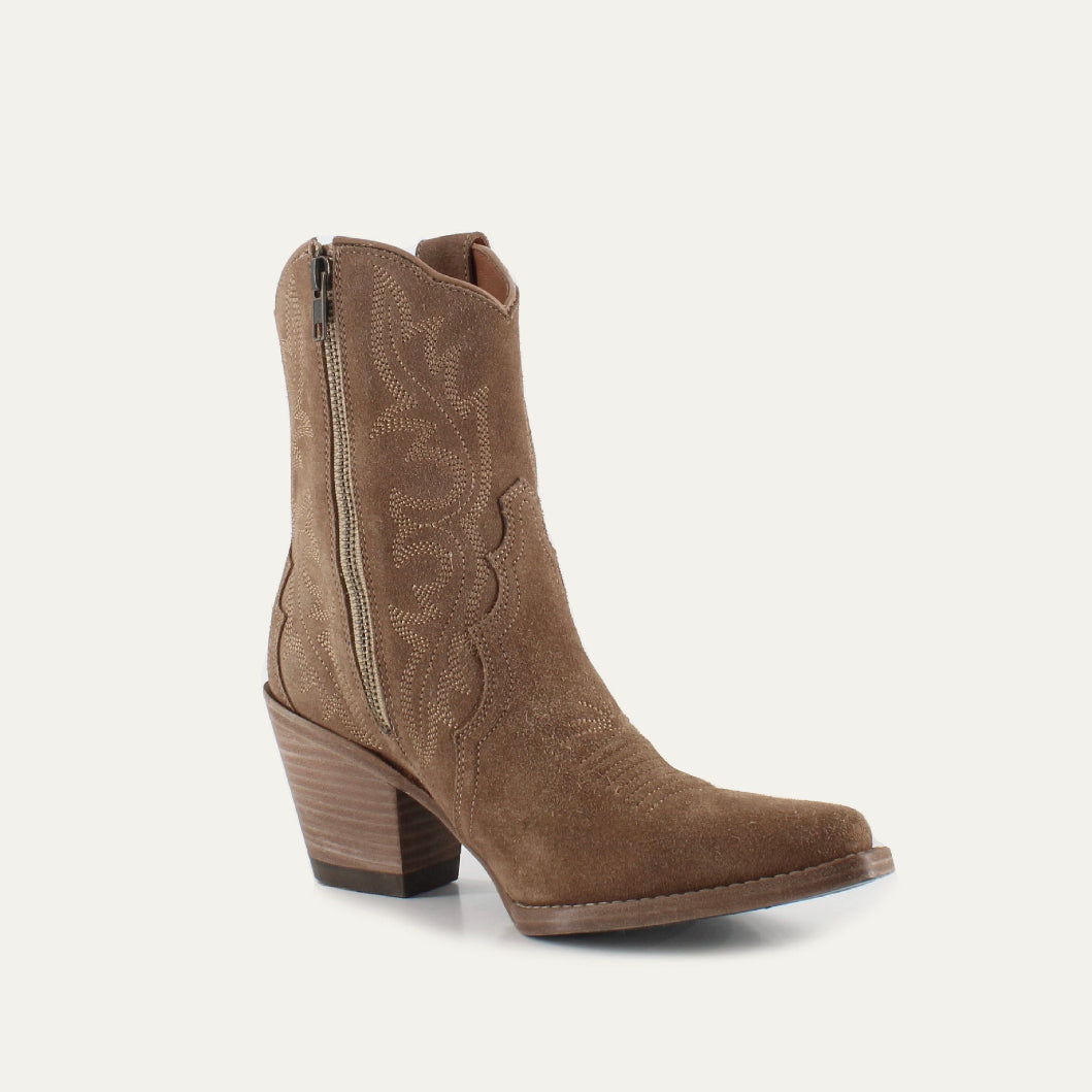 BROOKE CAMEL